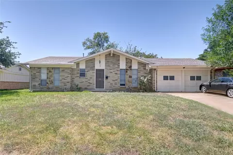 202 Primrose Hl, Euless, TX 76039