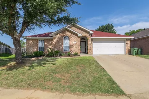 308 Mcmurtry Dr, Arlington, TX 76002