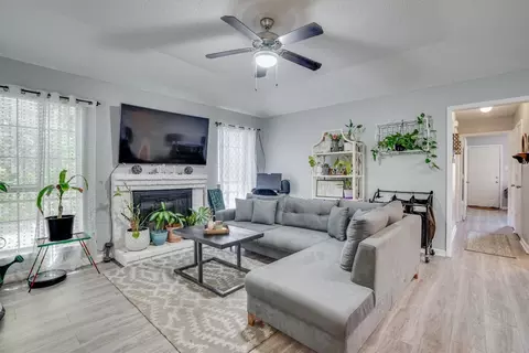 1100 Landsdale Ln, Saginaw, TX 76179