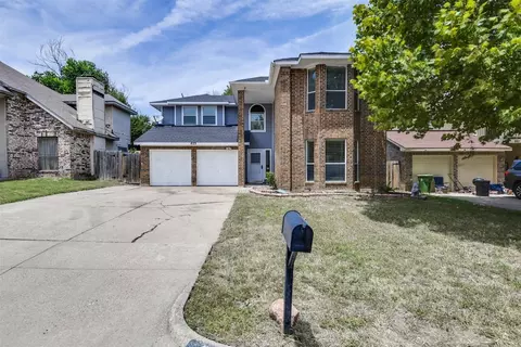 823 Foxridge Dr, Arlington, TX 76017