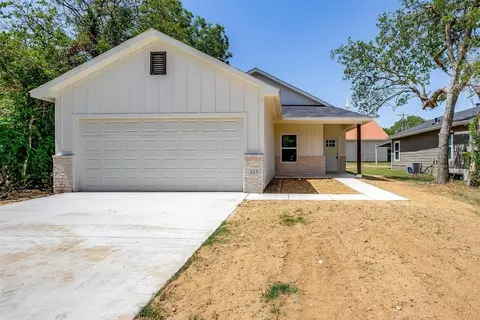 623 E Wardville St, Cleburne, TX 76031