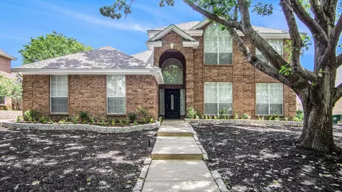 7837 Grassland Dr, Fort Worth, TX 76133