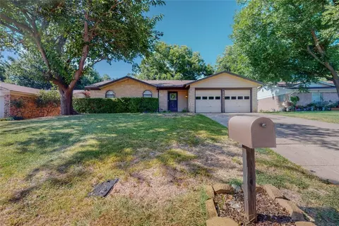 2100 Cottie Ln, Arlington, TX 76010