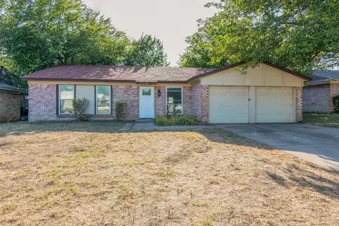 5709 Denise Dr, Haltom City, TX 76148