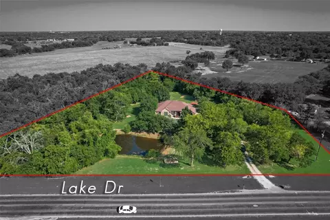 700 Lake Dr, Wills Point, TX 75169