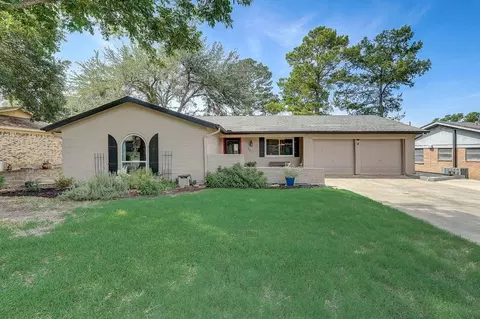 1800 Chattanooga Dr, Bedford, TX 76022