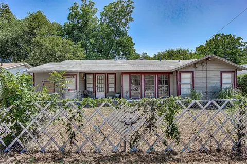 926 N Buffalo Ave, Cleburne, TX 76033