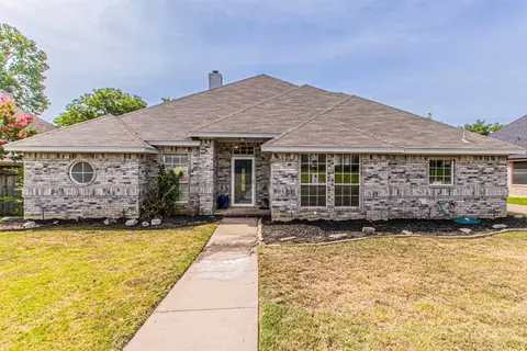 816 Xavier Dr, Mansfield, TX 76063