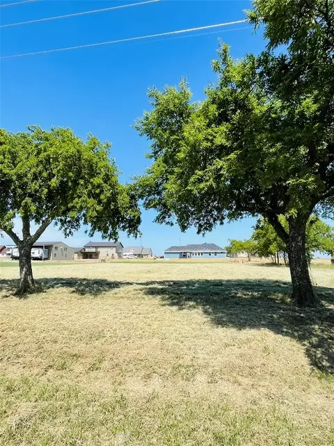 2 Mesquite St, Muenster, TX 76252
