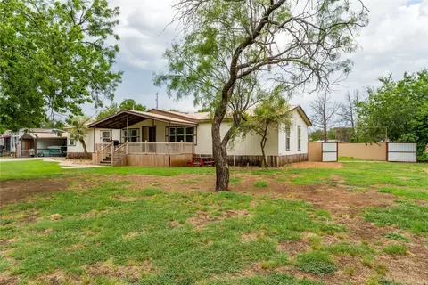 409 E Moran St, Albany, TX 76430