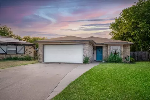 8816 Las Vegas Ct, White Settlement, TX 76108