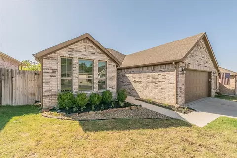 812 N Ridge Dr, White Settlement, TX 76108
