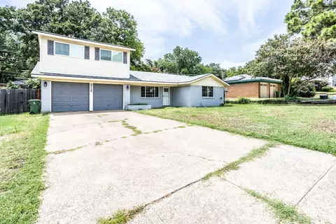 929 Wade Dr, Bedford, TX 76022
