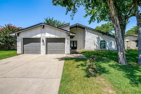 2229 Shady Brook Dr, Bedford, TX 76021