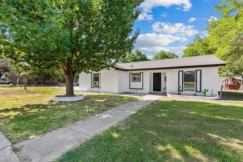 224 Buie Dr, Everman, TX 76140