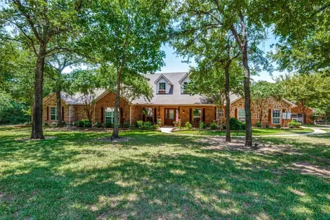 1601 Oak Point Dr, Cross Roads, TX 76227