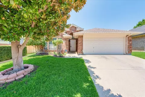 6006 Copperfield Dr, Arlington, TX 76001
