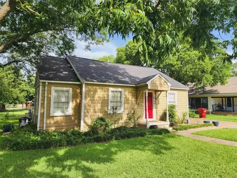 209 Windom St, Farmersville, TX 75442
