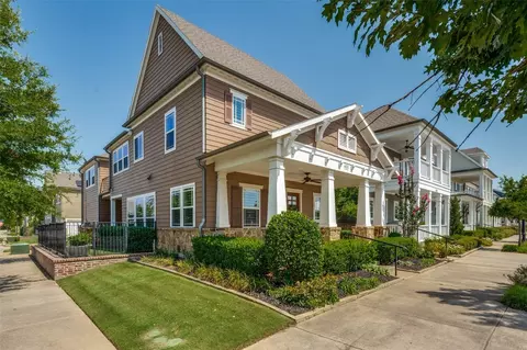722 E Main St, Coppell, TX 75019 photo 2