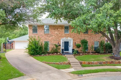 3709 Cobblestone Ct, Bedford, TX 76021