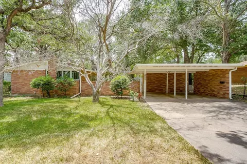 6232 Ravenswood Dr, Fort Worth, TX 76112