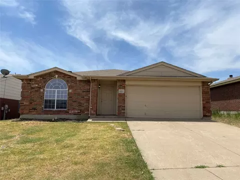 10213 Dawson Trl, Fort Worth, TX 76108