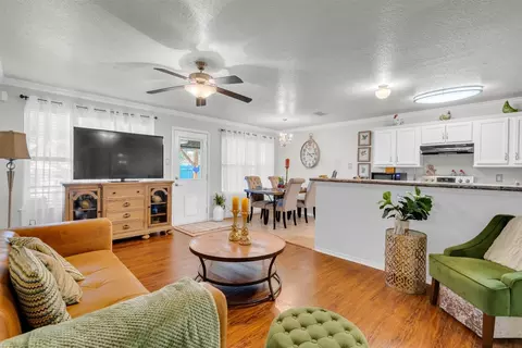 823 Village Point Ln, Fort Worth, TX 76108