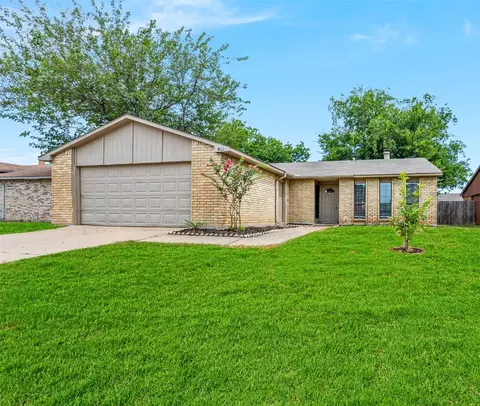 4033 Engleman St, Fort Worth, TX 76137
