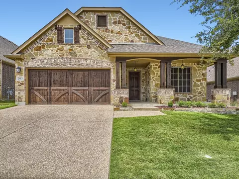 2913 Bella Lago Dr, Denton, TX 76210