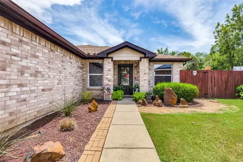 852 Hidden Point Dr, Fort Worth, TX 76120
