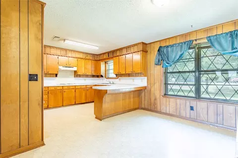 505 S Main St, Ector, TX 75439 photo 8