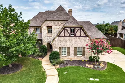 619 Lake Point Dr, Irving, TX 75039