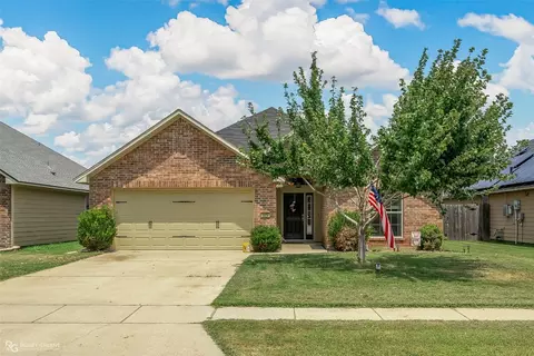 3926 White Lake Dr, Bossier City, LA 71111