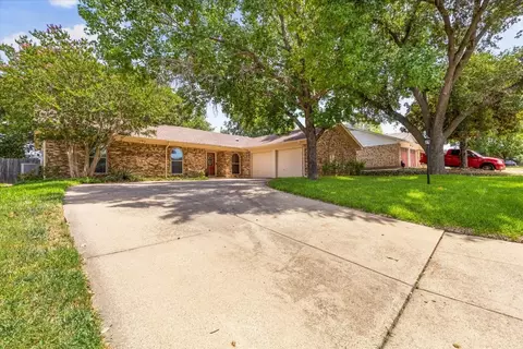 7309 Pinehurst Dr W, Fort Worth, TX 76134
