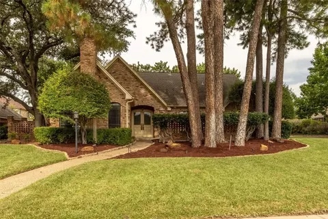 3609 Brookside Dr, Bedford, TX 76021