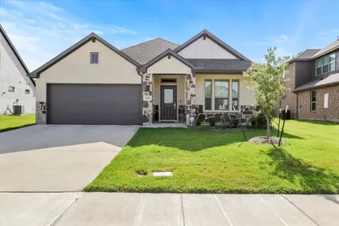633 Congressional Ave, Red Oak, TX 75154