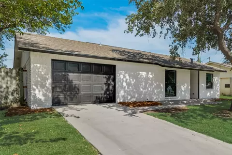 305 S Holiday Dr, Grand Prairie, TX 75052