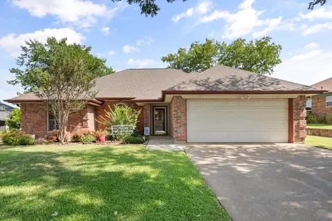 6713 N Park Dr, North Richland Hills, TX 76182