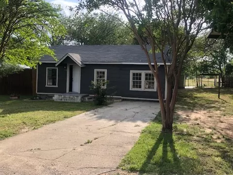 904 N Houston St, Granbury, TX 76048