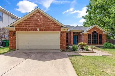 5729 Rockport Ln, Haltom City, TX 76137