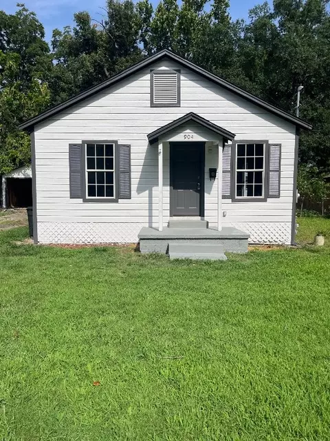 904 N Newsom St, Mineola, TX 75773