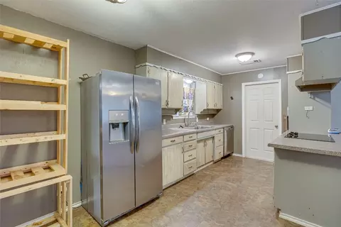 508 E Redbud Dr, Hurst, TX 76053 photo 2