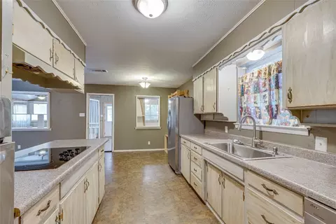 508 E Redbud Dr, Hurst, TX 76053 photo 7