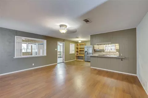 508 E Redbud Dr, Hurst, TX 76053 photo 4