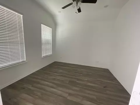 425 Smith Rd, Springtown, TX 76082 photo 3