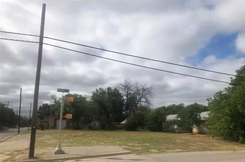803 3rd St, Brownwood, TX 76801