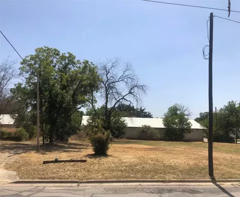 805 3rd St, Brownwood, TX 76801