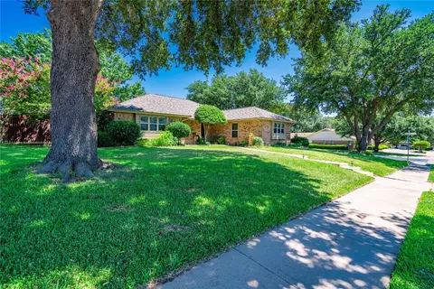 505 Eagle Dr, Bedford, TX 76021 photo 3