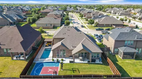 2911 Ladoga Dr, Grand Prairie, TX 75054