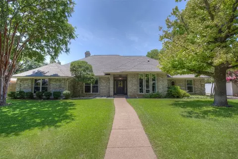 6809 Meadows West S Dr, Fort Worth, TX 76132